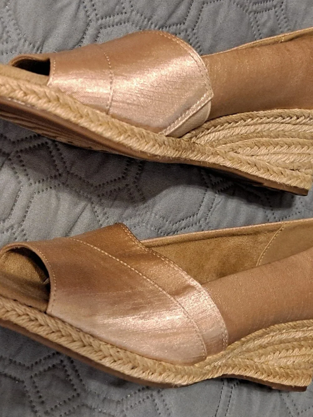 easy street metallic Tan flats with peep toe - Picture 5 of 6